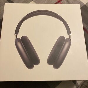 AIRPOD MAX, WORN ONLY FOR TESTING, LIGHTLING CALBE INCLUDED.